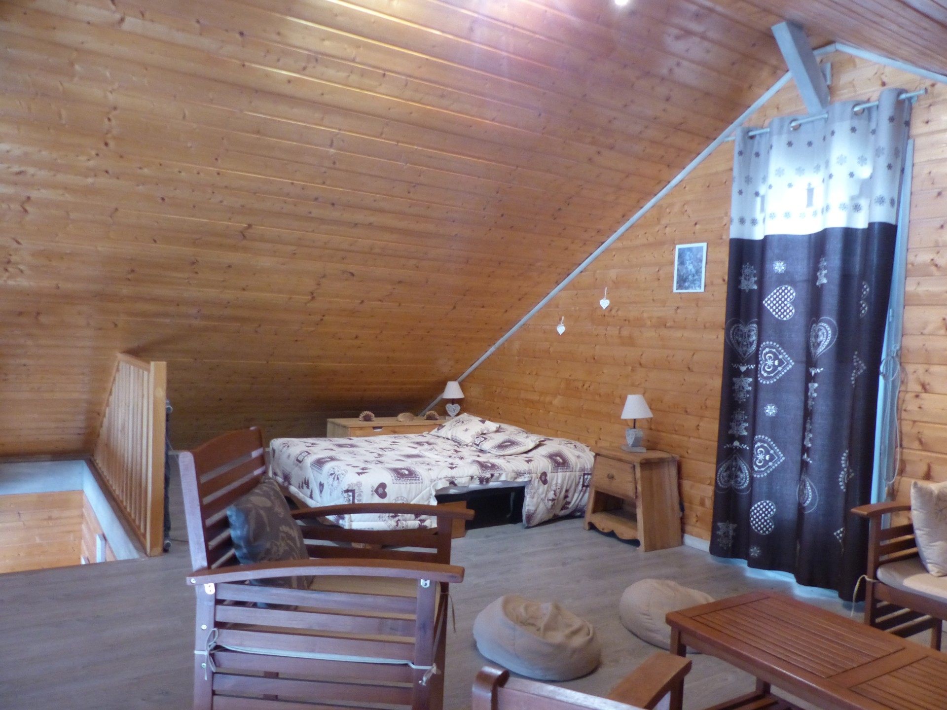 Lit mezzanine